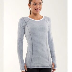 🤩💫Lululemon Run: Turn Around Long Sleeve
White Heathered Blurred Grey